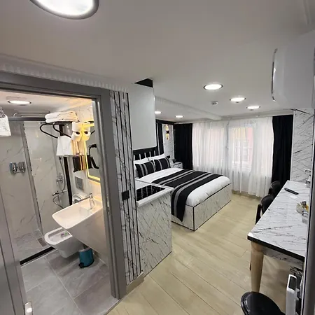 فندق Taksim Larissa House *