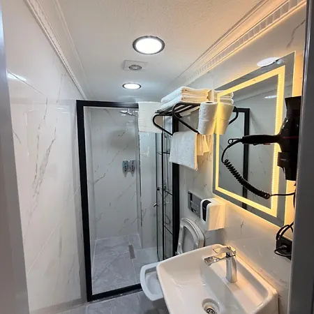 Taksim Larissa House فندق