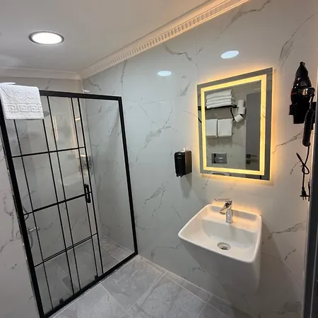 Hotel Taksim Larissa House