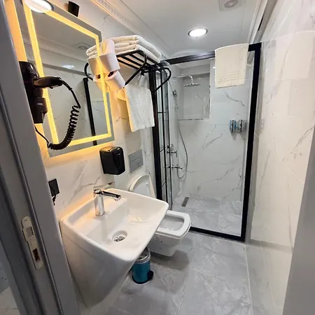 فندق Taksim Larissa House *